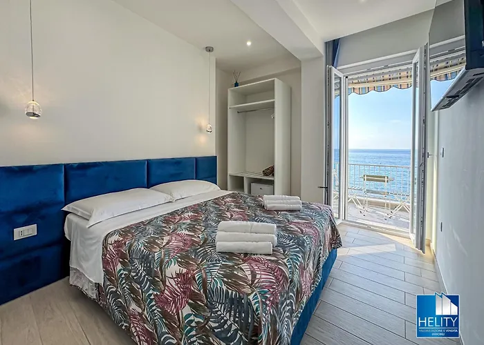 Tropealuxury Terrace Sea * 特罗佩阿