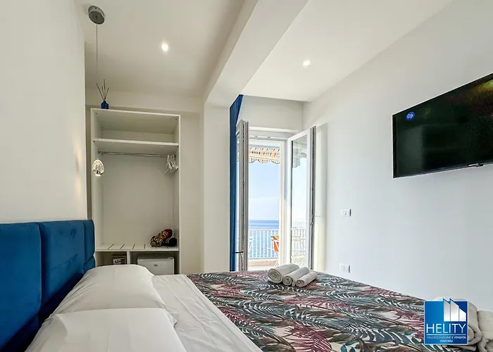 Tropealuxury Terrace Sea * 特罗佩阿